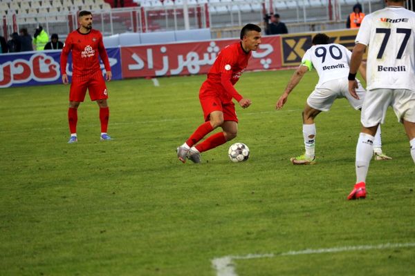 بازی تراکتور و ملوان در تبریز