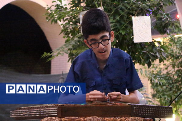 محفل شعر در سازمان دانش‌آموزی یزد 