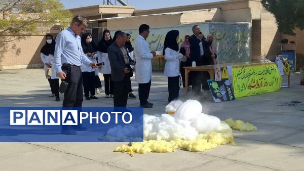 برگزاری جشن علمی شیمی در دبیرستان حضرت زینب(س) بهاباد