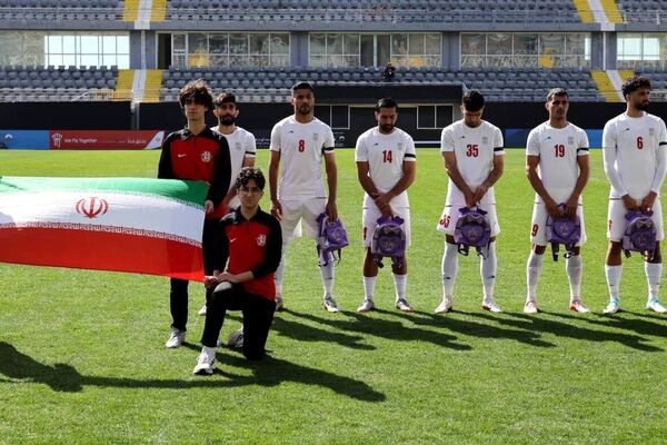 ملی پوشان ما در جام جهانی مظلومیت ملت ایران را با کوله پشتی‌های دانش‌آموزان شهید میناب به دنیا مخابره کردند