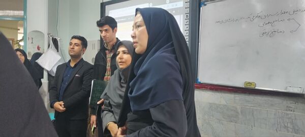 بازدید استانی کارشناس بهداشت از دبیرستان شهید محمدی پور