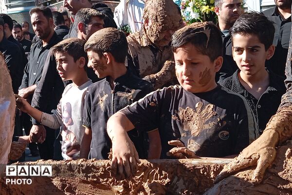 مراسم معنوی گل‌زنی در بن