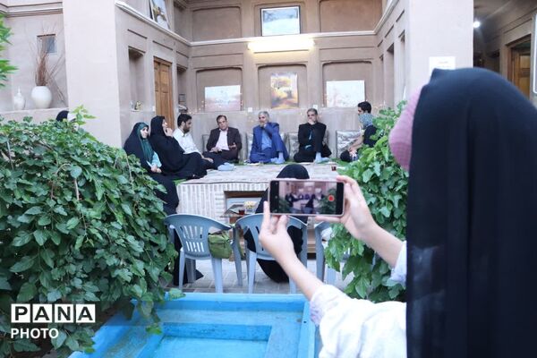 دیدار صمیمی معاون فعالیت‌های دانش‌آموزی سازمان دانش‌آموزی کشور با مسئولان یزد