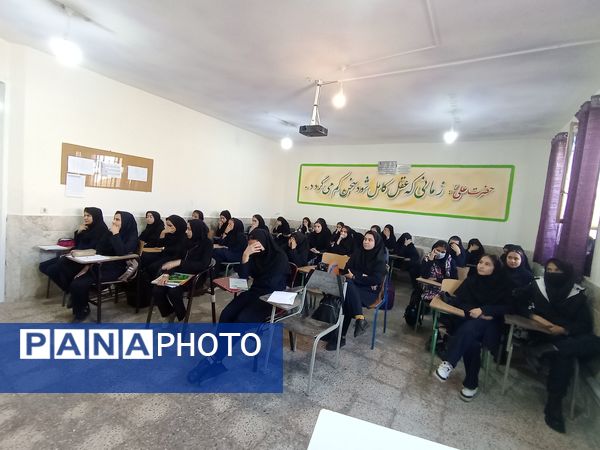 گفتمان دینی در دبیرستان دخترانه فاطمیه کاشمر