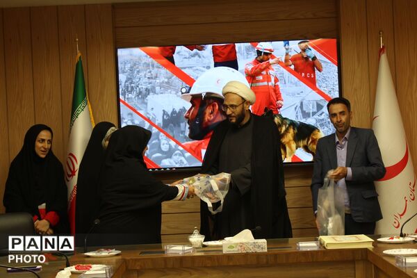 افتتاح خانه هنرمندان جمعیت هلال احمر همدان با هدف جذب هنرمندان شاخص