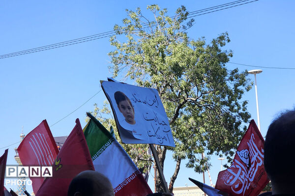 مشهد در سوگ؛ بدرقه باشکوه رهبر شهید انقلاب در جوار بارگاه رضوی