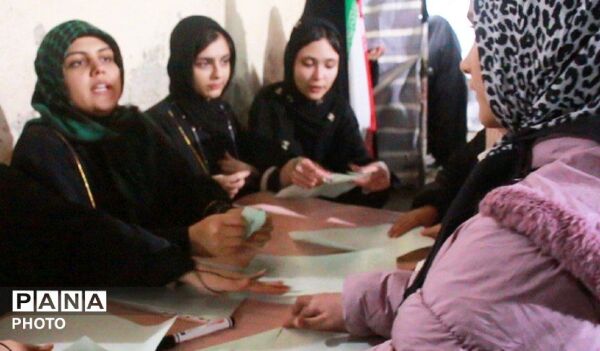 غرفه هنری هنرجویان هنرستان شهید سادلجی کبودرآهنگ به یاد دختران شهید شجره طیبه 