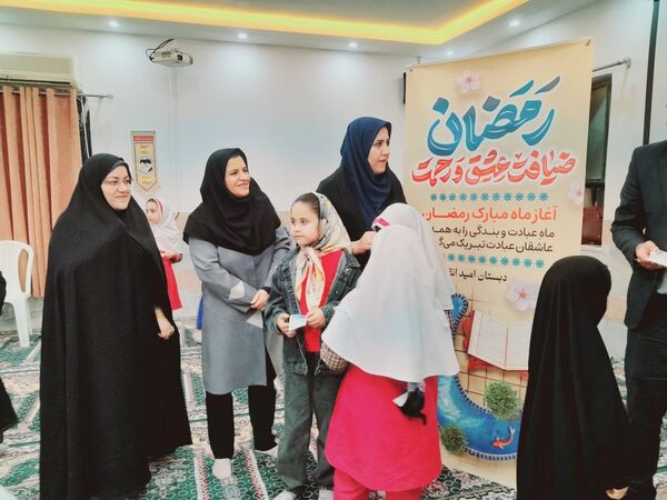 محفل انس با قرآن در دبستان دخترانه امید انقلاب بوشهر 