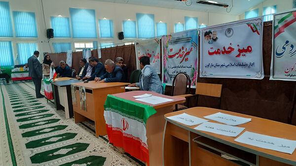 برپایی میز خدمت فرماندار و مدیران شهرستان مارگون 
