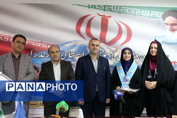 تقدیر از طلایه‌داران آگاهی در مازندران 