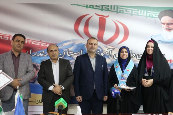 تقدیر از طلایه‌داران آگاهی در مازندران 