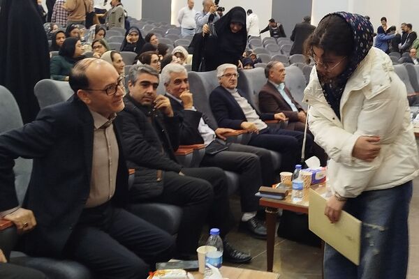 تقدیر از رتبه‌های برتر کنکور در اداره آموزش‌و‌پرورش شهرستان اسلامشهر 