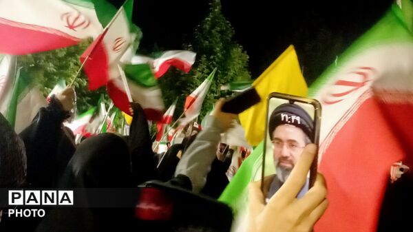 طنین عشق به وطن در چهارباغ خرم‌ آباد با حضور پرشور مردم