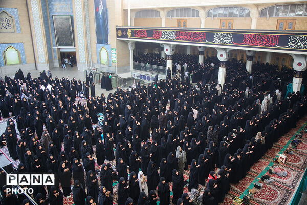 حضور باشکوه عزاداران عاشورایی در نماز جماعت ظهر