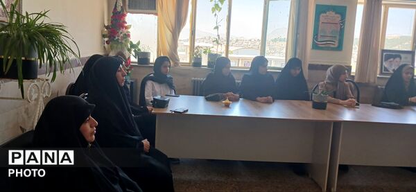  نشست هم اندیشی رئیس سازمان دانش آموزی کردستان با روسای شورای دانش‌آموزی مدارس کامیاران 