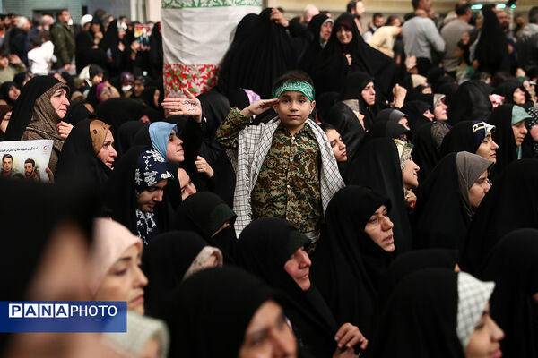 دیدار اقشار مردم با رهبر انقلاب به مناسبت چهل‌وهفتمین سالگرد پیروزی انقلاب اسلامی