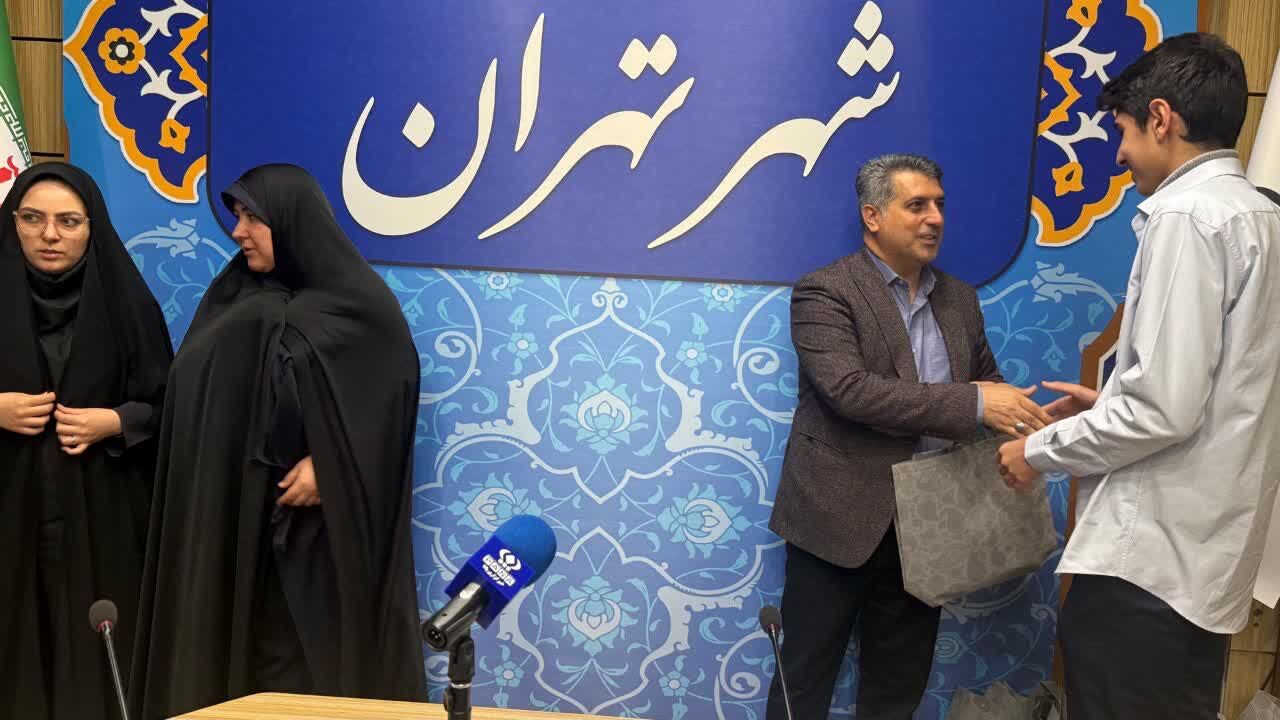 تقدیر از دانش‌آموزخبرنگاران، نمایندگان مجلس و مجامع دانش‌آموزی در نشست گفت‌وگوی بین‌نسلی تهران