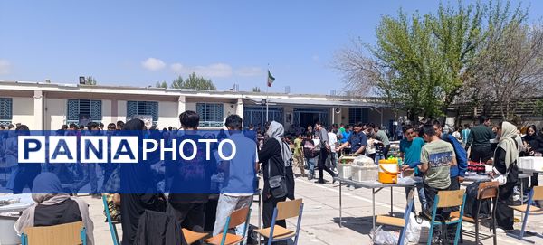 برپایی بازارچه در مدرسه ولیعصر آشخانه 