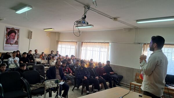 دوره آموزش خبرنگاری و عکاسی در منطقه انزل