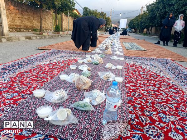 سفره افطاری خیابانی و تجمع منتقمین رهبر شهید در روستای ریحان‌آباد گلوگاه