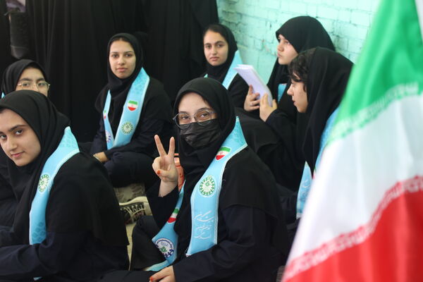حضور پرشور تشکل های دانش آموزی در راهپیمایی ۱۳ آبان