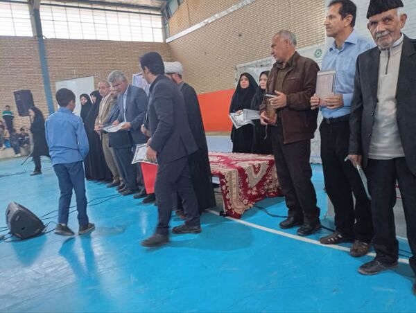 بوم و نوا صحنه تقدیر از کتاب‌دوستان فدافن