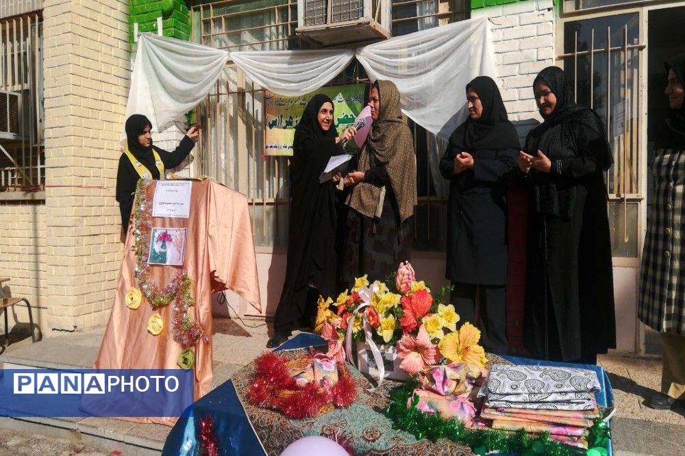 مراسم ولادت حضرت فاطمه زهرا (س) و روز مادر در دبیرستان شهید مجید دهنوی