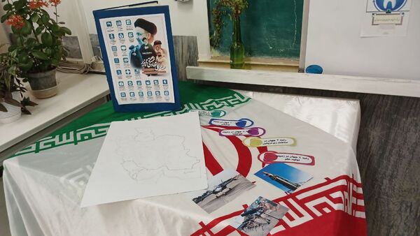 برپایی نمایشگاه دستاوردهای انقلاب‌اسلامی در دبیرستان نمونه‌تربیت شهرستان محلات