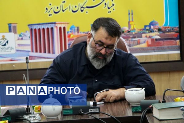 نشست نخبگان استان یزد با مسئول جهاد تبیین کشور