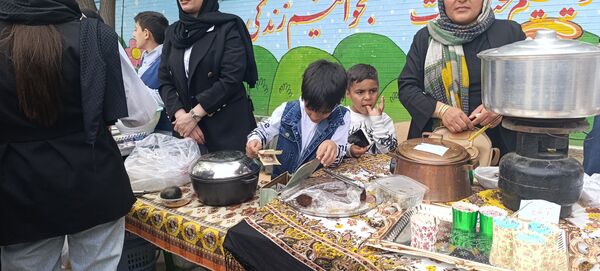 برپایی بازارچه در  دبستان امام جعفر صادق (ع) آشخانه