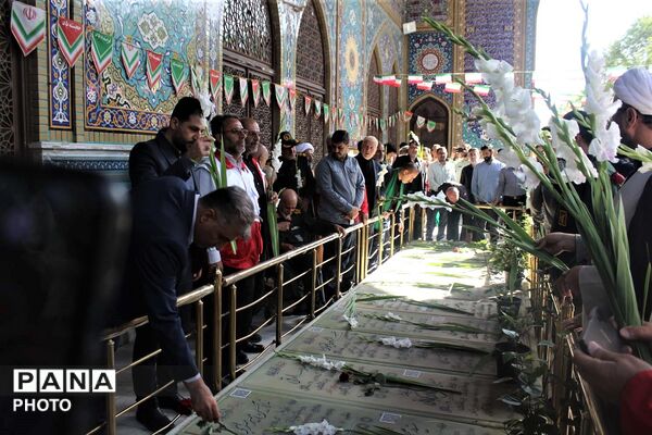 گلباران مزار شهدای حماسه آزادسازی خرمشهر در قم