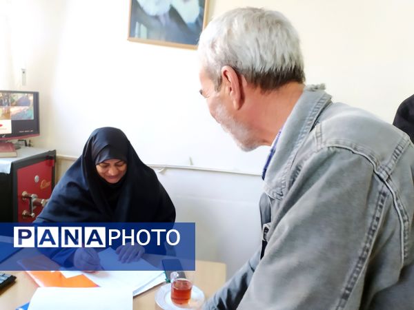 دیدار دبیران با اولیا و تحویل بیلان کار آبان در دبیرستان حاج تقی نجفی 