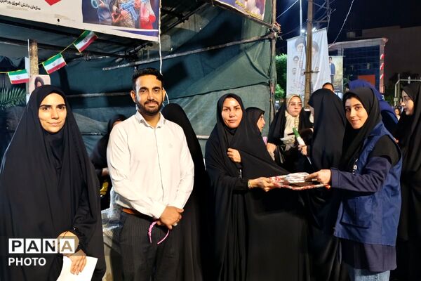 دبیرستان دخترانه ولایت در غرفه شهدای دانش‌آموز ورامین 