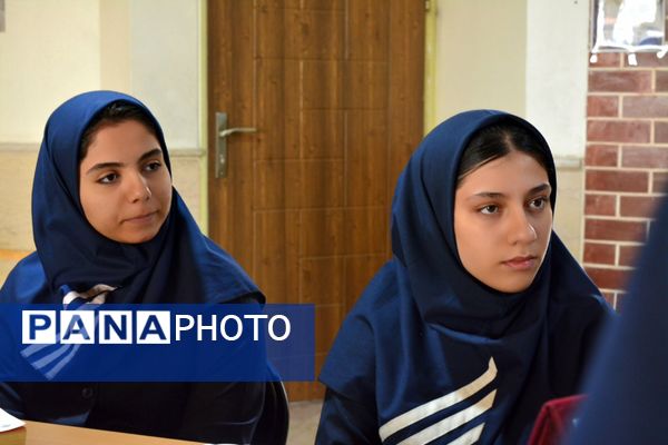 برگزاری کافه ۵۷ در دبیرستان فرهنگ