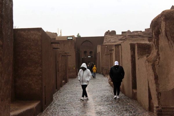 ارگ باران زده و بویِ نم کوچه‌های کاهگلی