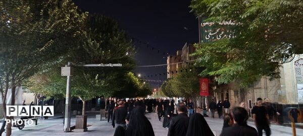  وقتی شهر با سیل جمعیت سیاه‌پوش  می‌شود