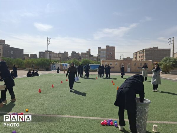 اجرای مسابقات ورزشی در دبیرستان پدران آسمانی 