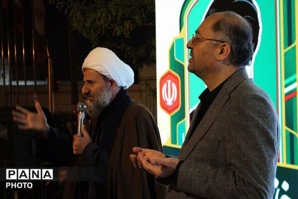 استقبال مردم قرچک از حضور مدیرکل روابط‌عمومی صدا و سیما در اجتماع شبانه