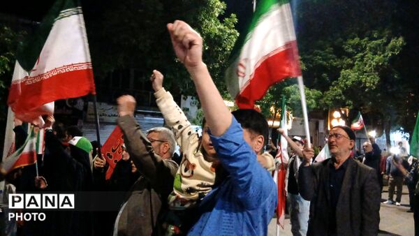 مشت ها بر فراز آسمان نیشابور نمایان شد 