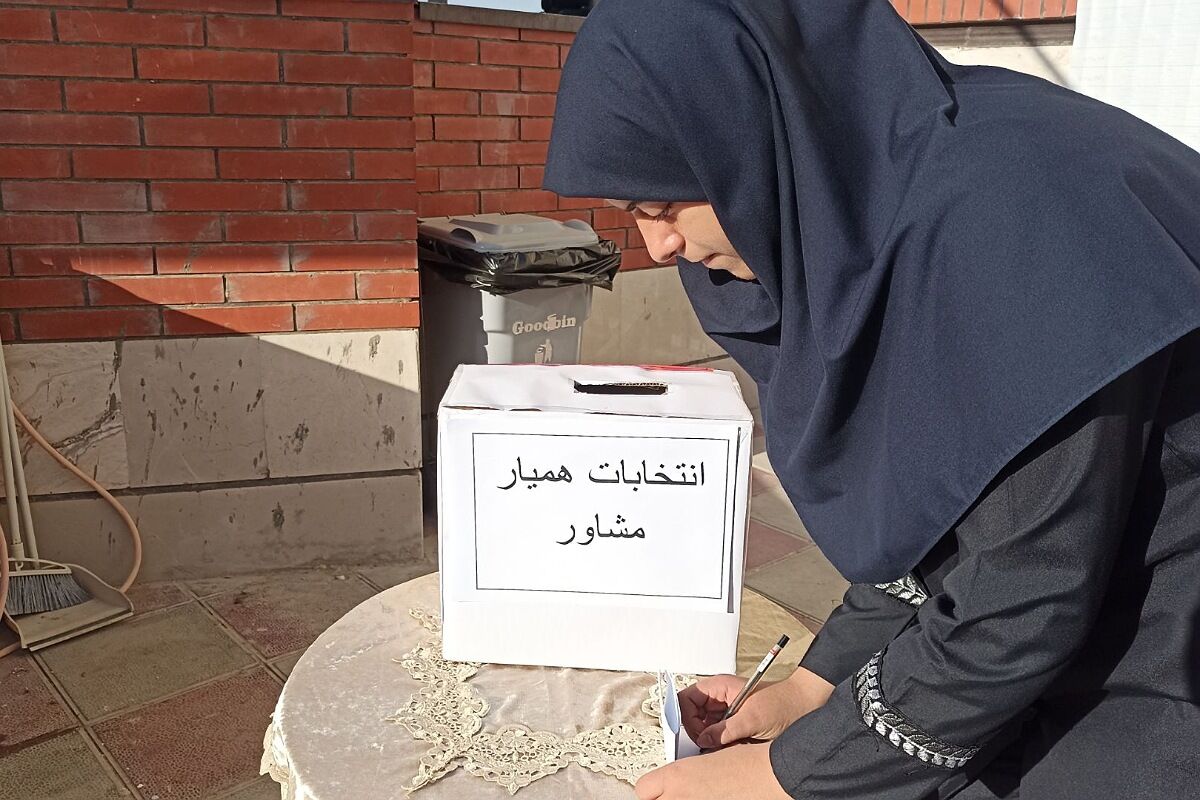 هفته سلامت روان در مدرسه اختر صدوقی شهرستان پیشوا 