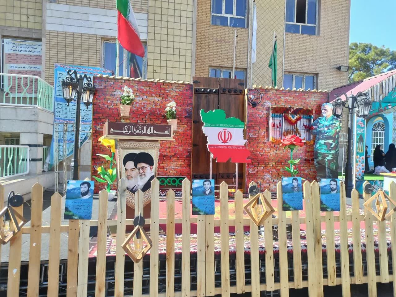 بزرگداشت روز شهید در دبیرستان امام خامنه‌ای شیراز/ فیلم