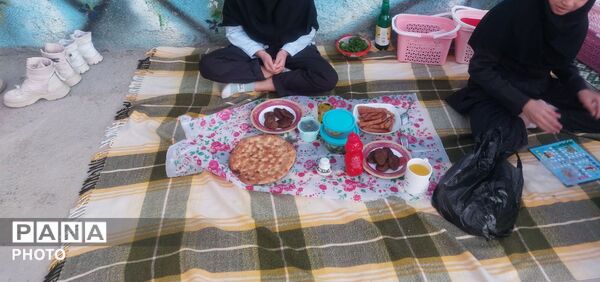 ضیافت افطار در مدرسه «نماز و نیایش» شهرستان باخرز