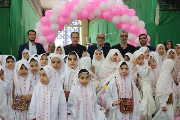 جشن تکلیف ۲۰۰۰نفری دانش‌آموزان دختر شهر یزد 