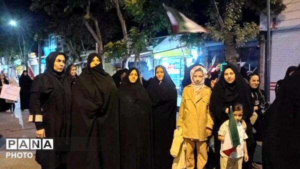 هم‌نوایی فرهنگیان و دانش‌آموزان اهر در سوگواره شبانه رهبر شهید