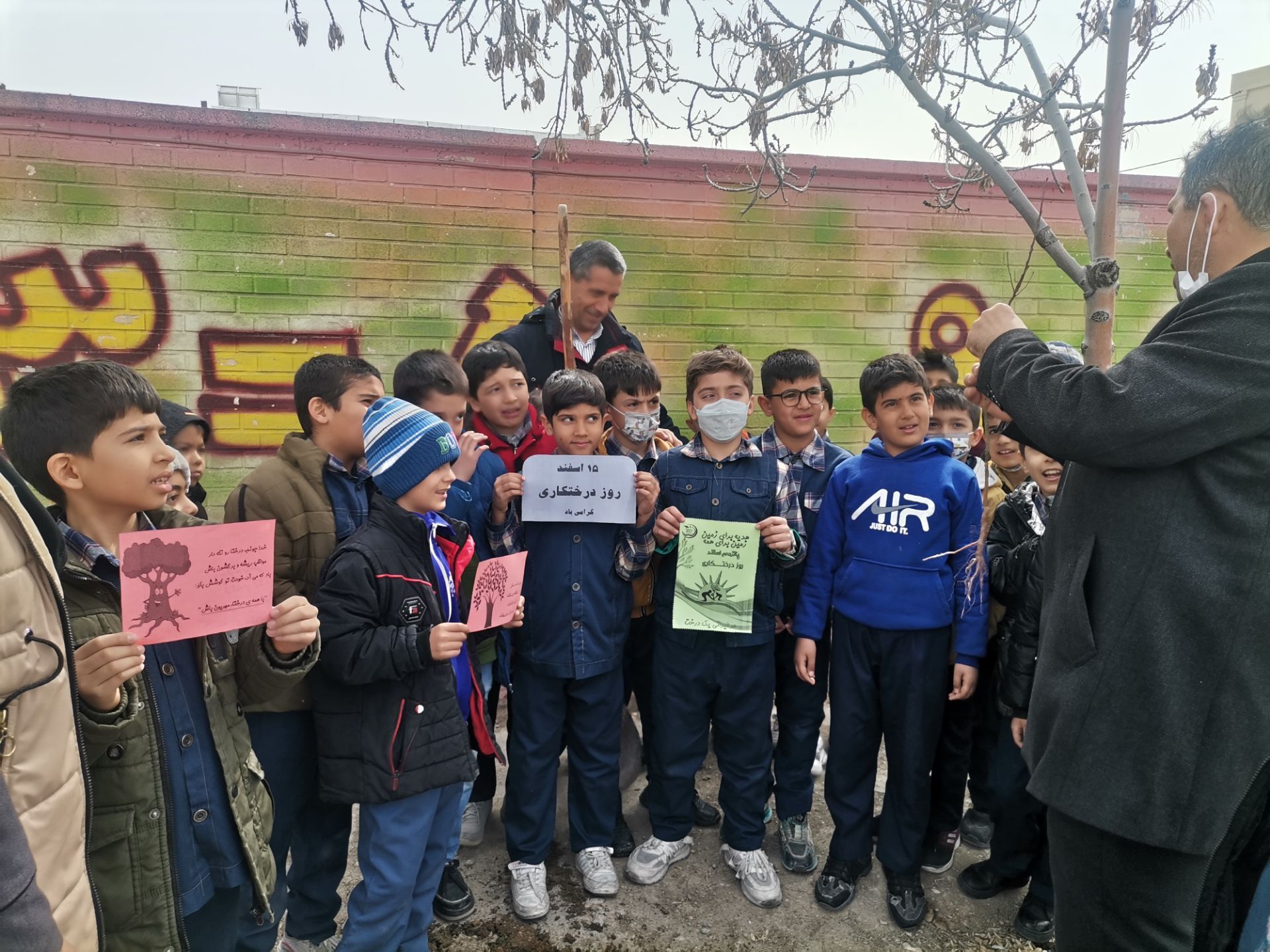 کاشت نهال در دبستان پسرانه مبین شیروان