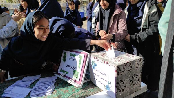 انتخابات شورای دانش آموزی در دبیرستان کوثر فرهنگیان 