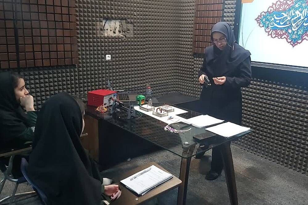از مناطق محروم خوزستان تا کلاس‌های کرمانشاه؛ روایت معلمی که امید می‌آفریند