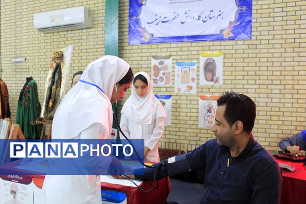 نمایشگاه دست‌سازه‌های هنرجویان هنرستان و کاردانش