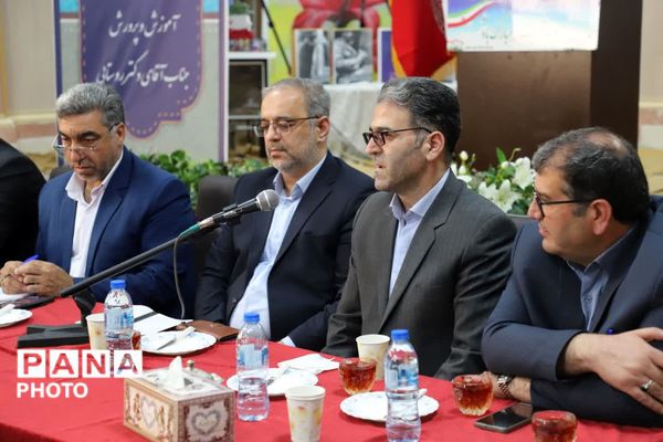 مطالبات بی‌واسطه شورای دانش‌آموزی مدرسه شهید مسافری تبریز با مسوولان وزارت آموزش و پرورش 