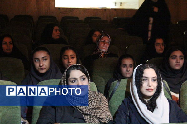 جشنواره هنرهای نمایشی در شریف الدین علی در شهر یزد